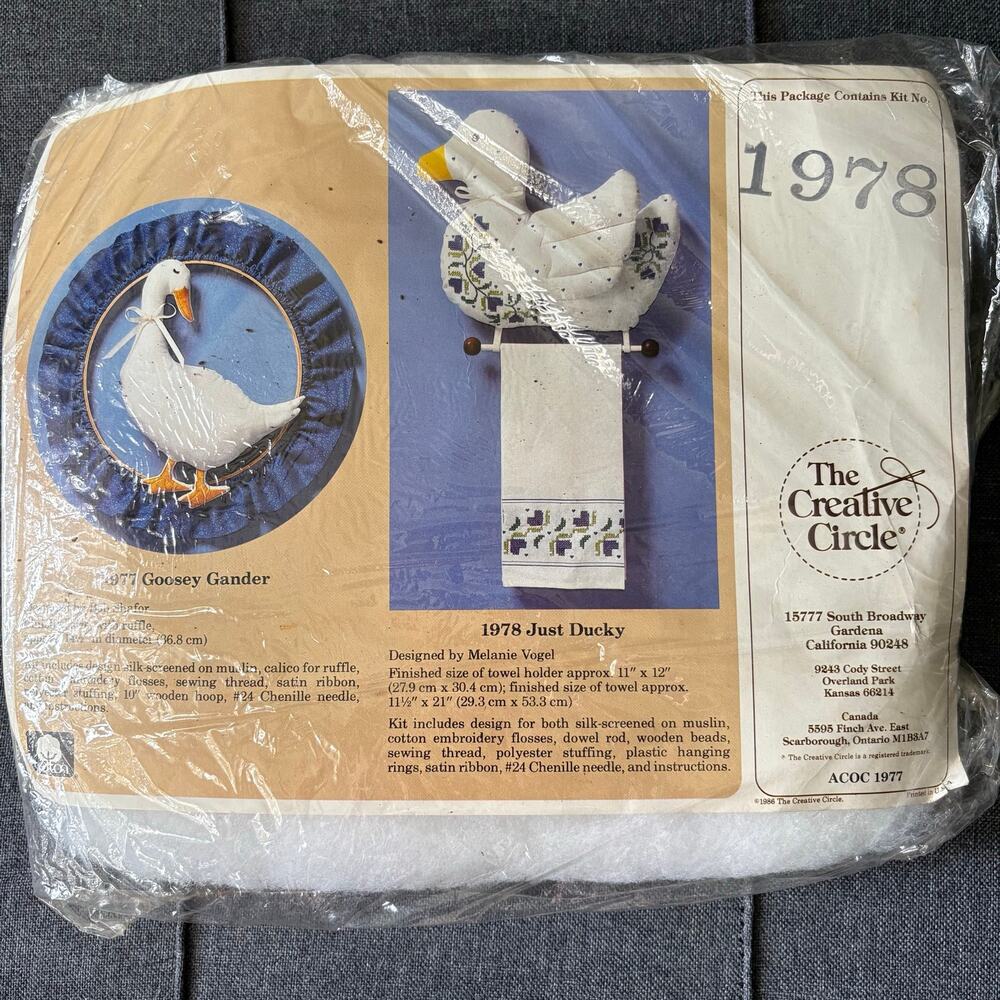 Just Ducky Towel Holder Vintage Stamped Embroidery Kit The Creative Circle 1986